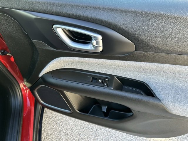 Used 2024 Jeep Compass Latitude image 11