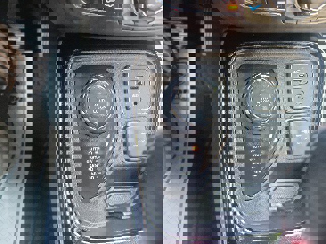 Used 2019 Jeep Compass Limited w/ Advanced Safety Group image 12