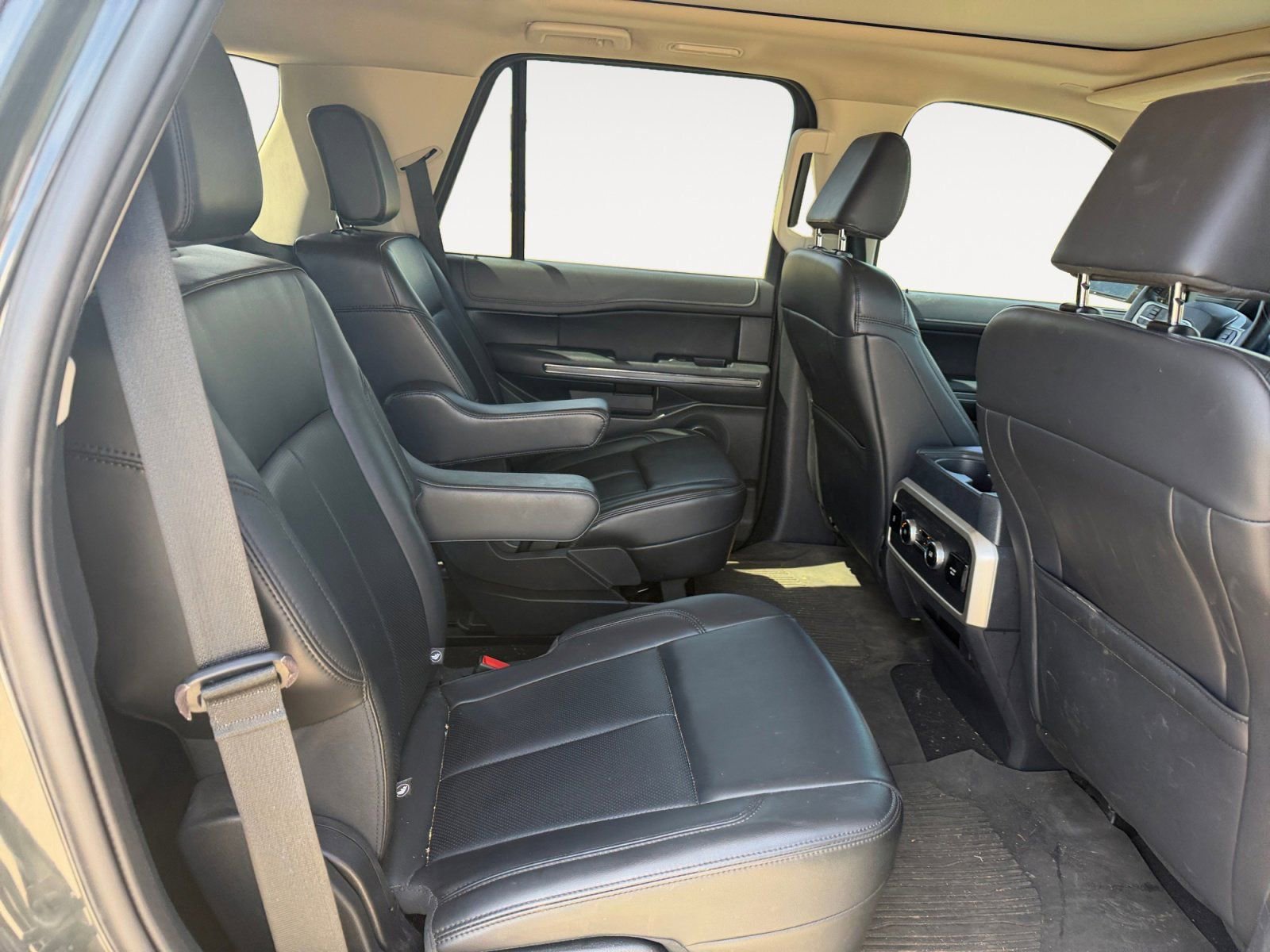 Used 2023 Ford Expedition XLT image 13