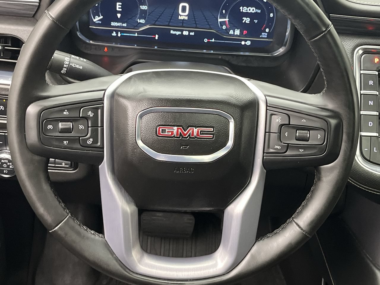 Certified 2024 GMC Yukon SLT w/ SLT Premium Package AWD/4WD image 16