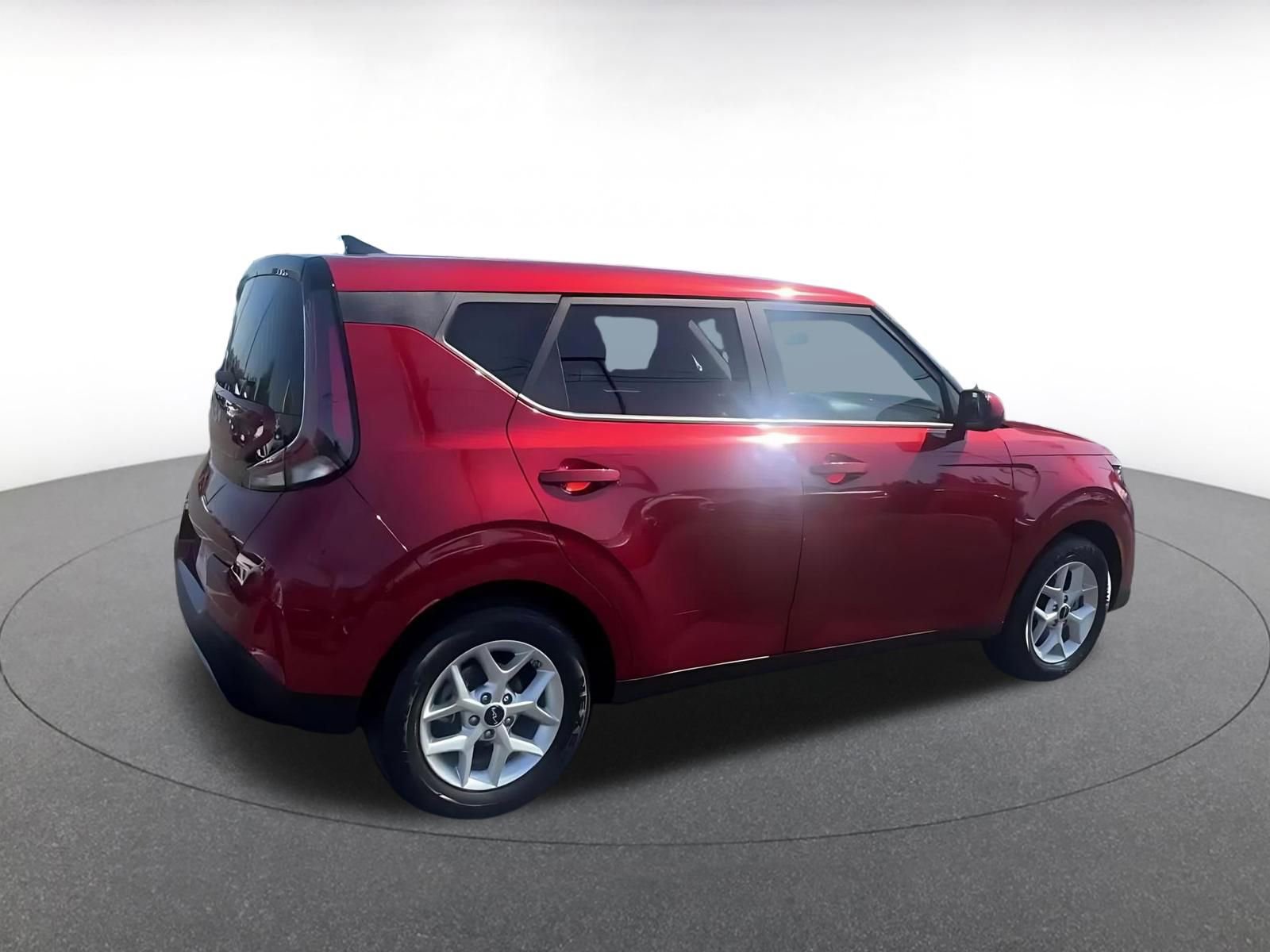 Used 2025 Kia Soul LX w/ LX Technology Package FWD image 12