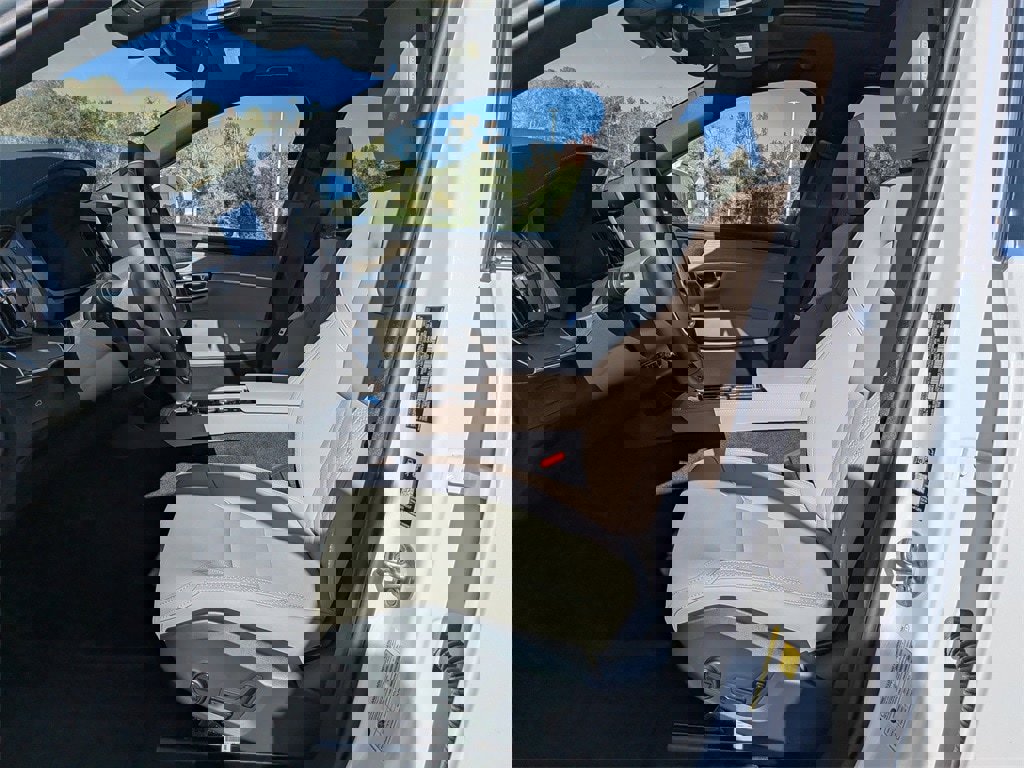 New 2026 Volvo XC90 B6 Plus w/ Protection Package Premier image 2