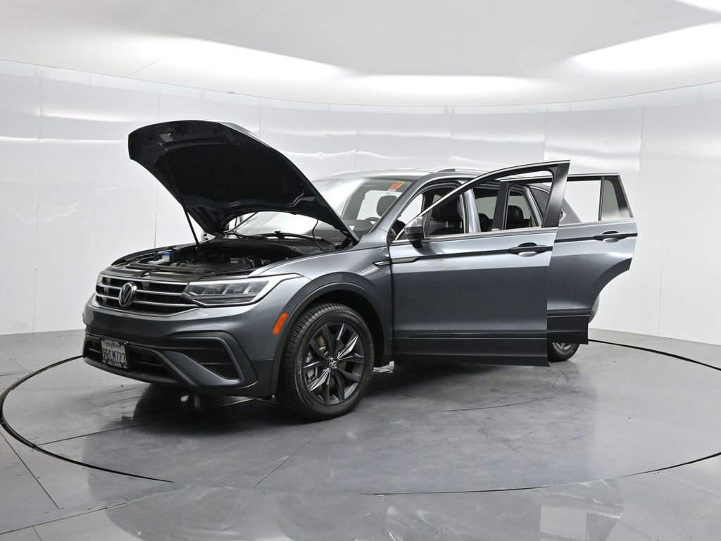 Used 2022 Volkswagen Tiguan SE image 48