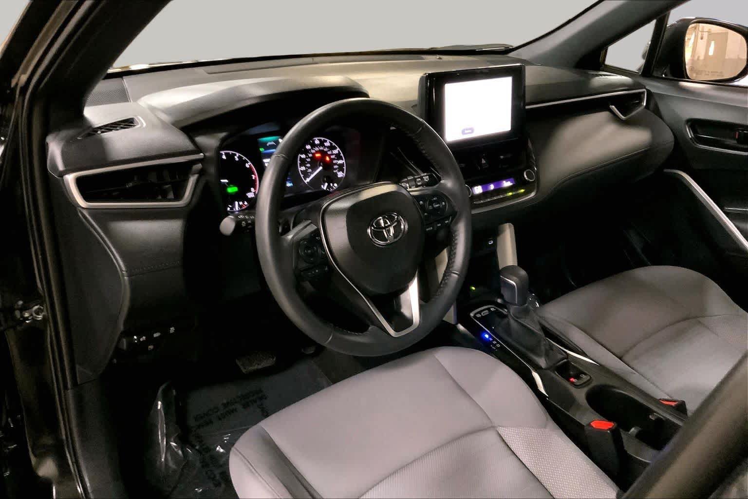 Used 2024 Toyota Corolla Cross AWD Hybrid image 18