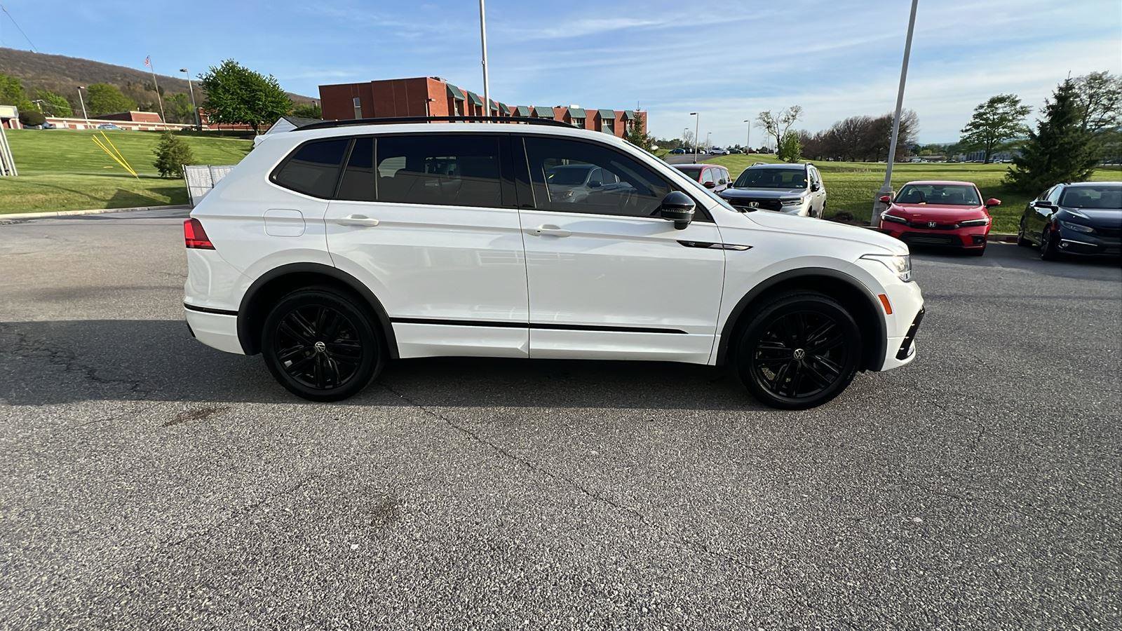 Used 2022 Volkswagen Tiguan SE R-Line AWD/4WD image 3