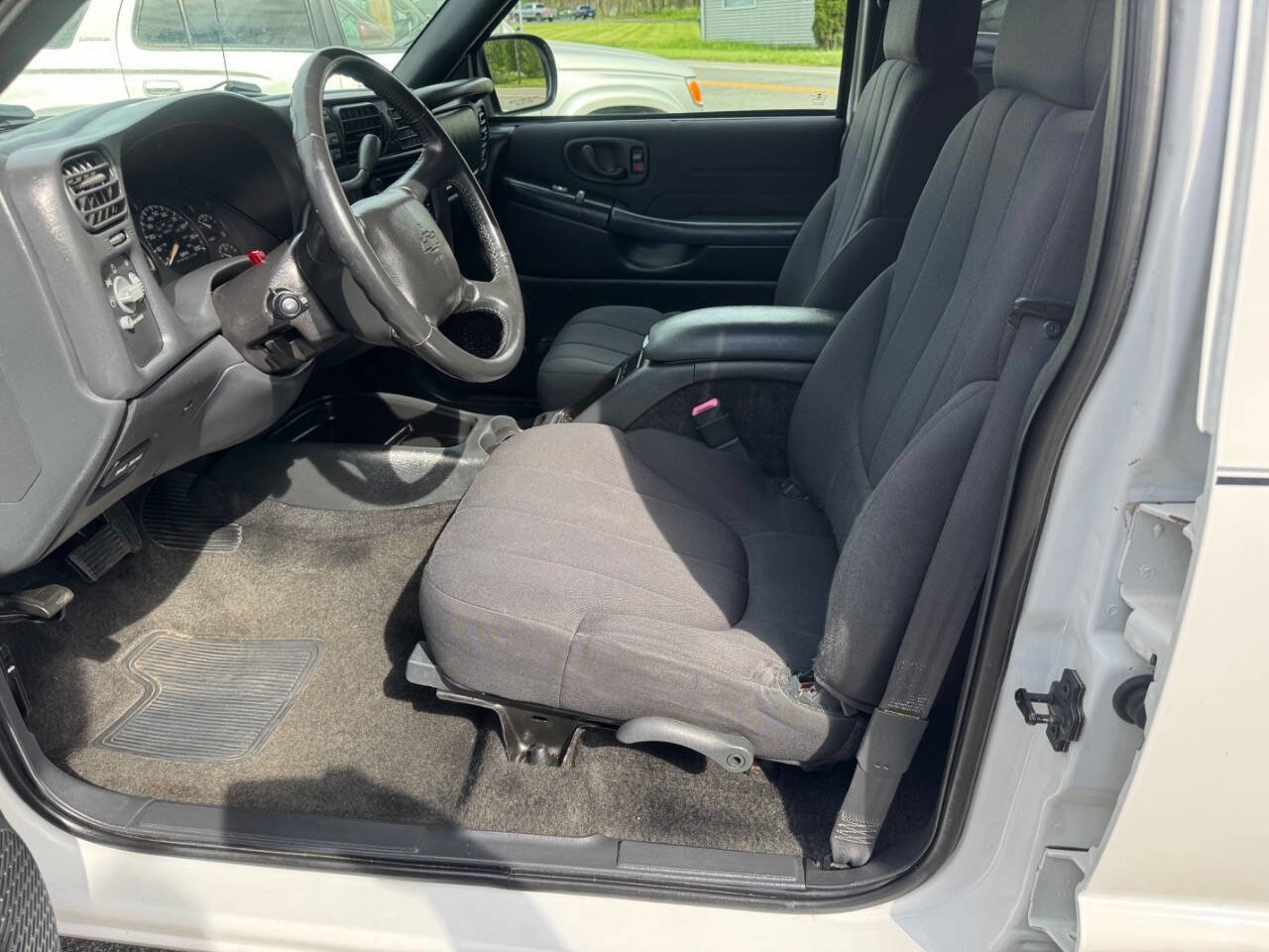 Used 2004 Chevrolet S10 Pickup LS AWD/4WD image 20