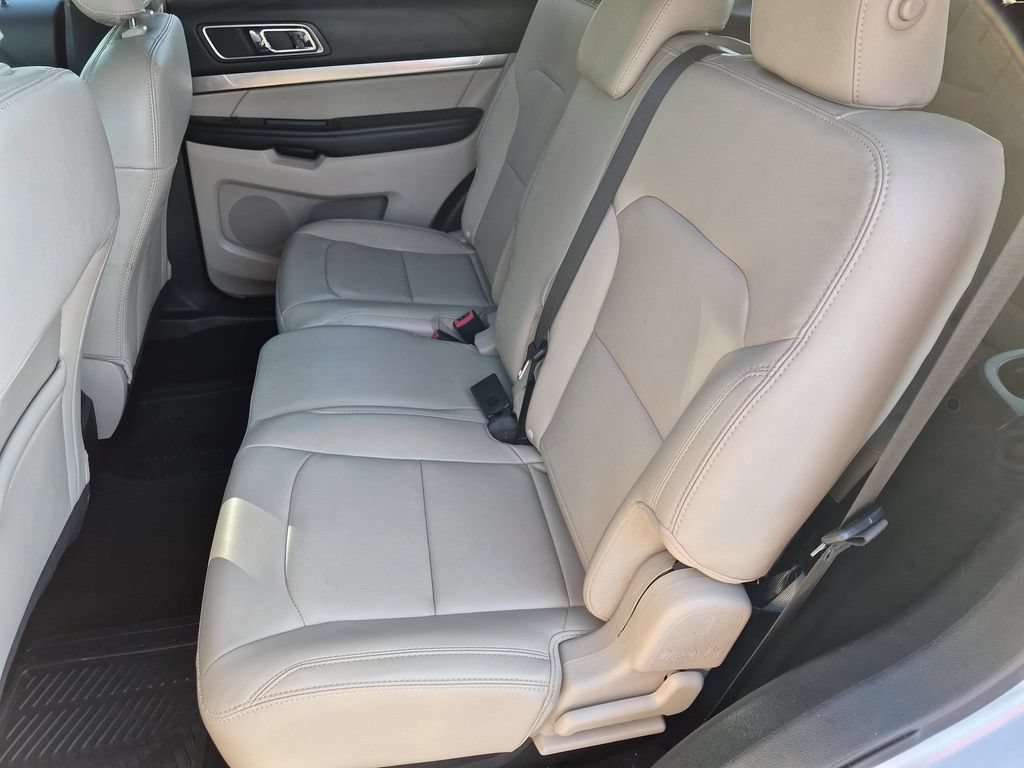 Used 2019 Ford Explorer XLT w/ Equipment Group 202A AWD/4WD image 19