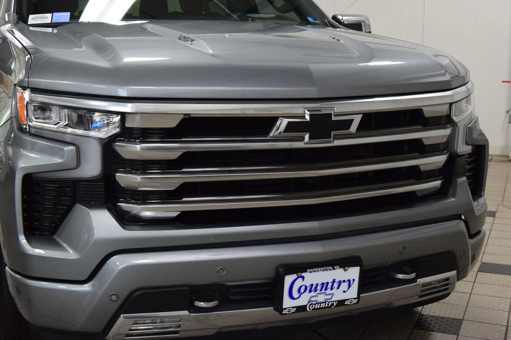 Used 2025 Chevrolet Silverado 1500 High Country AWD/4WD image 13