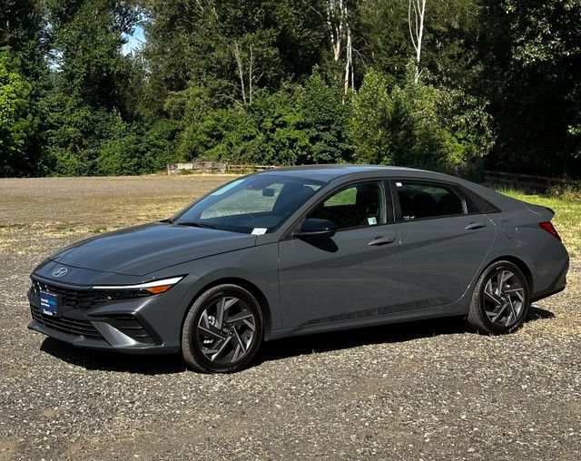 Certified 2025 Hyundai Elantra Sport FWD image 5
