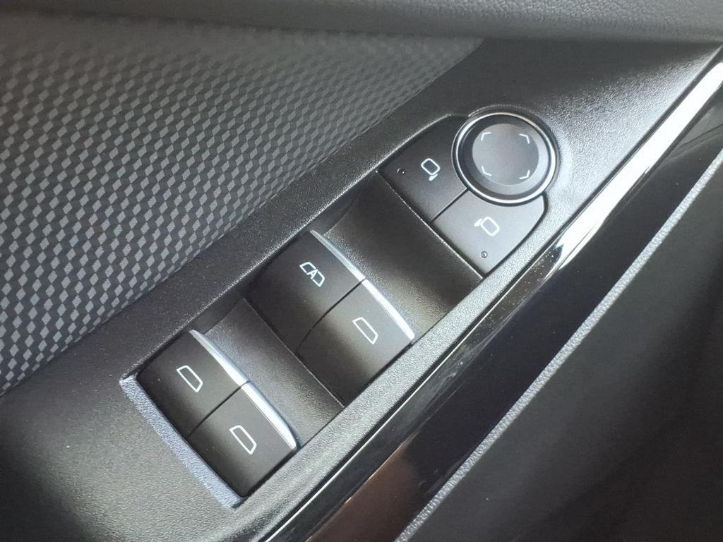 Used 2026 Chevrolet Equinox RS w/ Convenience Package III FWD image 30