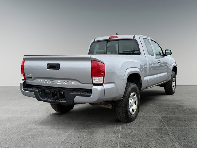 Used 2017 Toyota Tacoma SR image 5