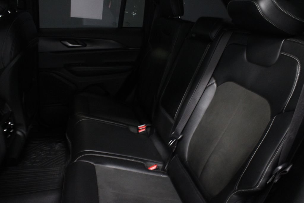 Used 2023 Jeep Grand Cherokee Altitude AWD/4WD image 21