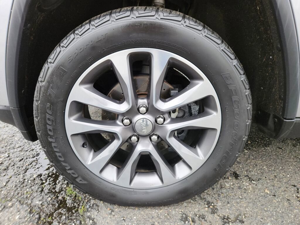 Used 2018 Jeep Grand Cherokee Limited AWD/4WD image 5