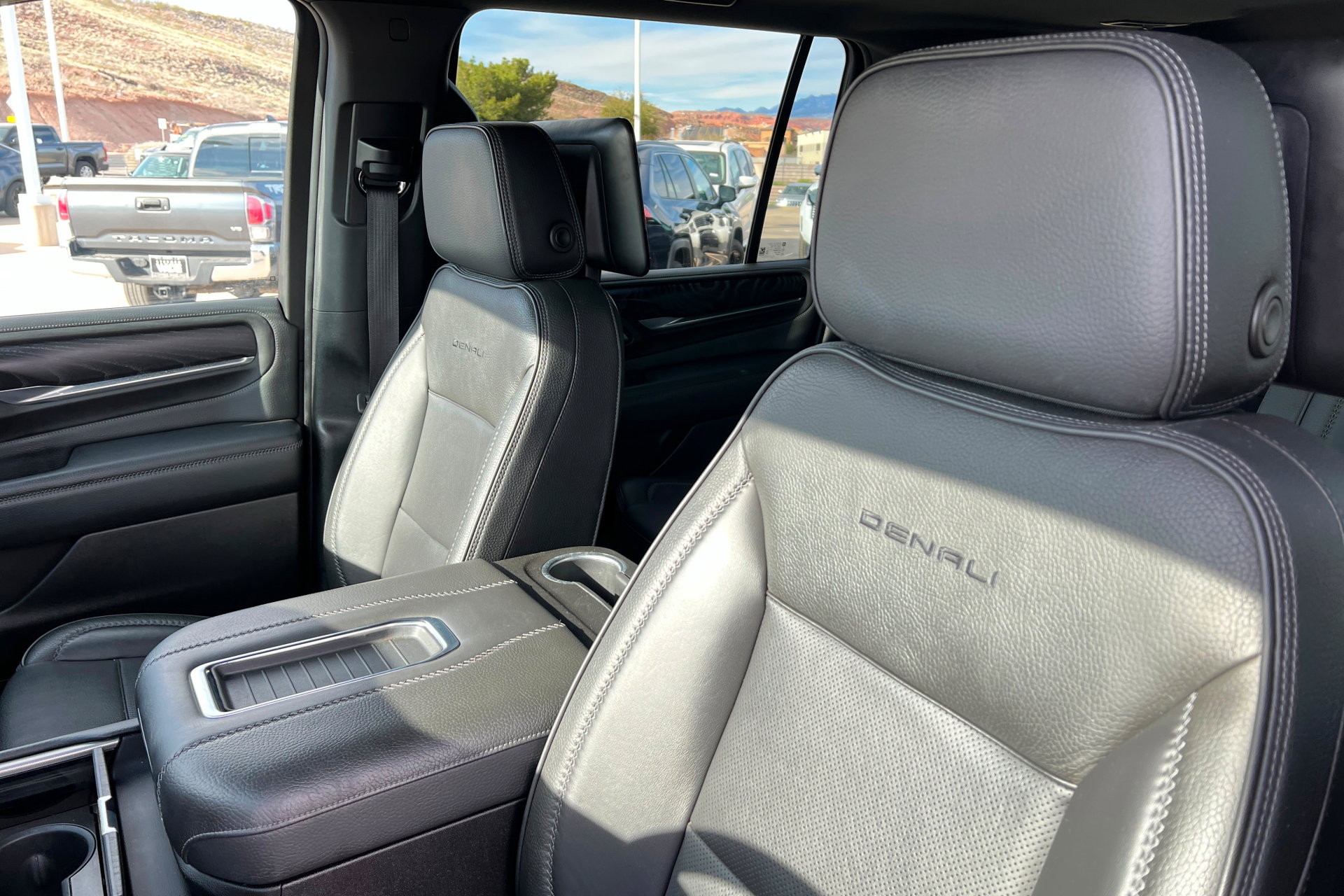 Used 2021 GMC Yukon XL Denali image 17