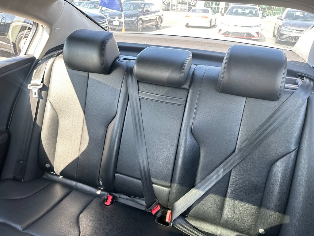 Used 2010 Volkswagen Passat Komfort FWD image 18