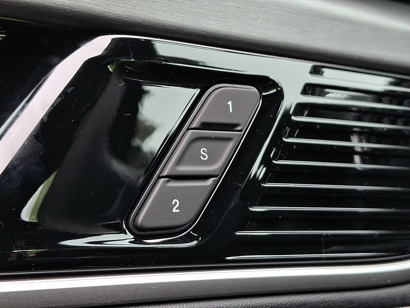 New 2026 Jeep Grand Wagoneer L Limited AWD/4WD image 17