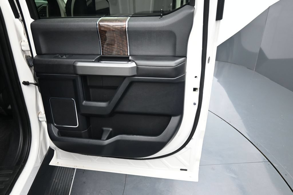 Used 2016 Ford F150 Platinum w/ Equipment Group 701A Luxury AWD/4WD image 13