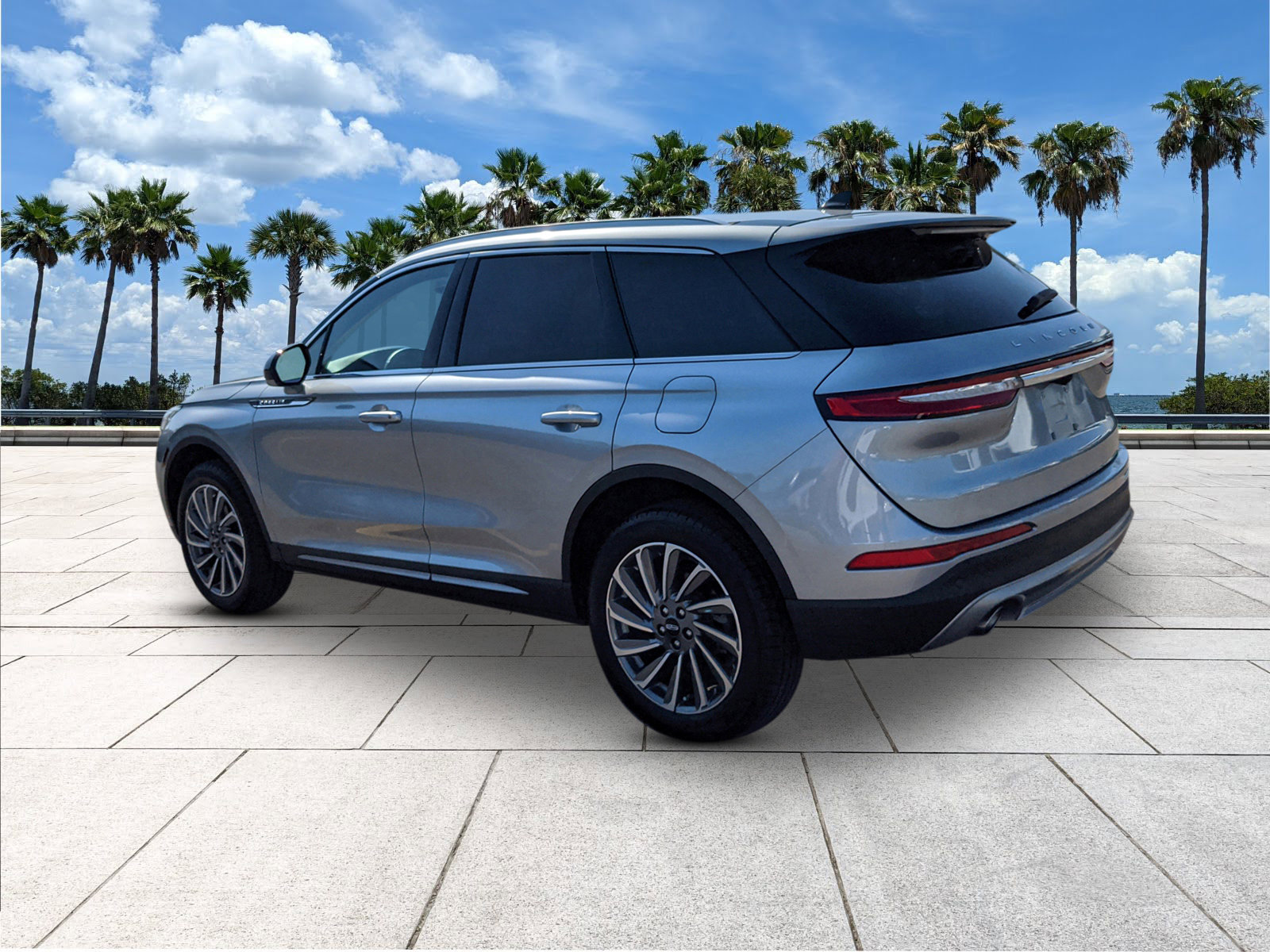 Used 2024 Lincoln Corsair Reserve image 6