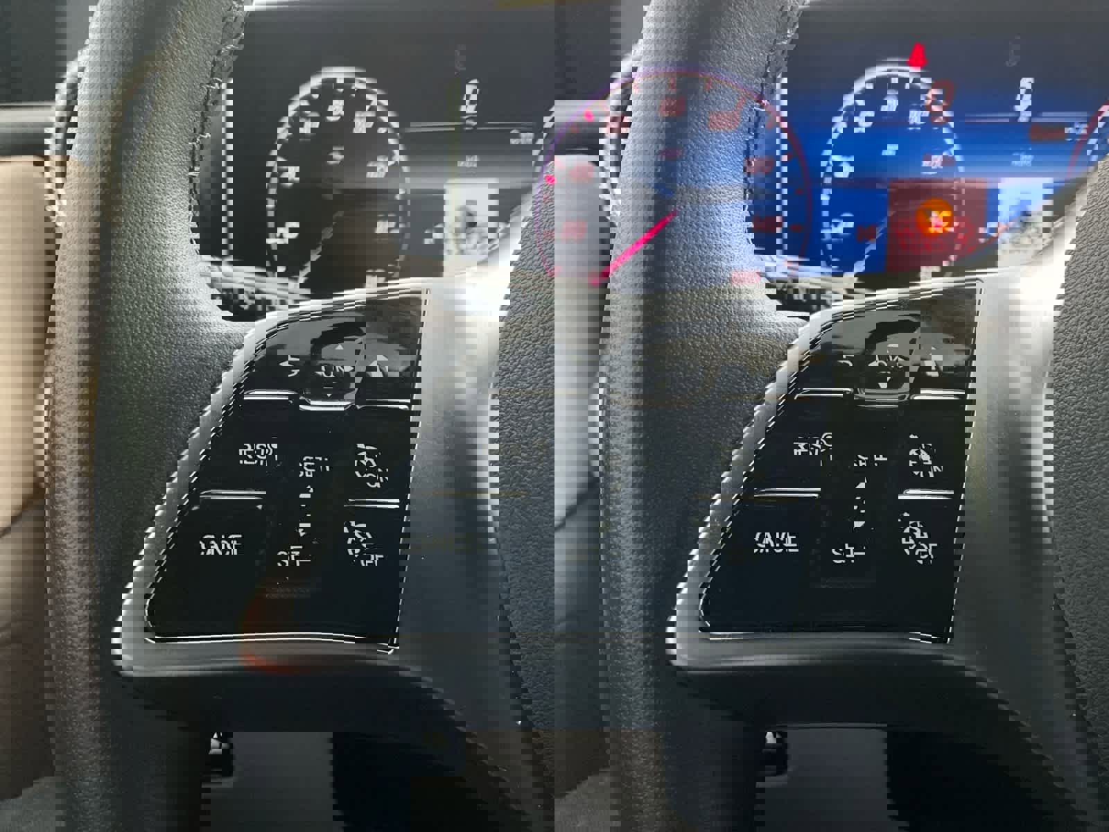 Used 2025 Mercedes-Benz GLC 350e 4MATIC image 20