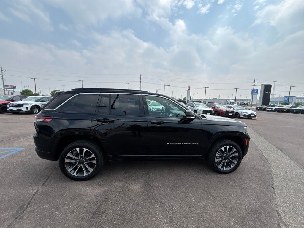 Used 2024 Jeep Grand Cherokee Overland AWD/4WD image 4