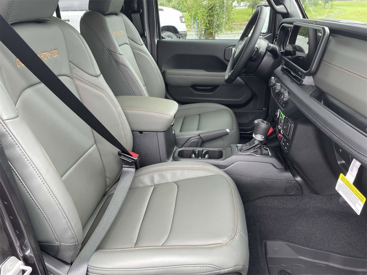 New 2025 Jeep Gladiator Mojave w/ Safety Group image 33