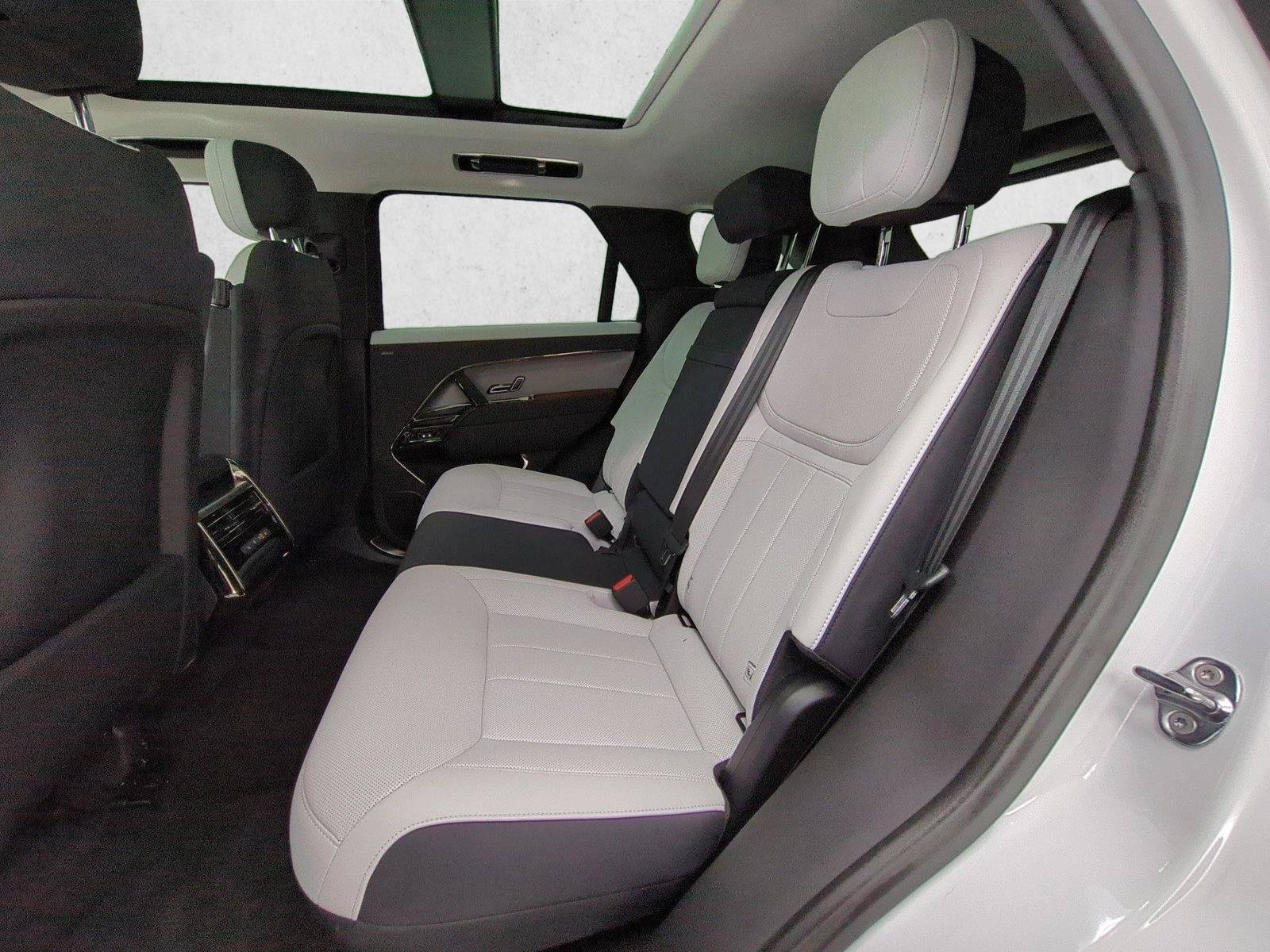 Used 2024 Land Rover Range Rover Sport SE AWD/4WD image 22