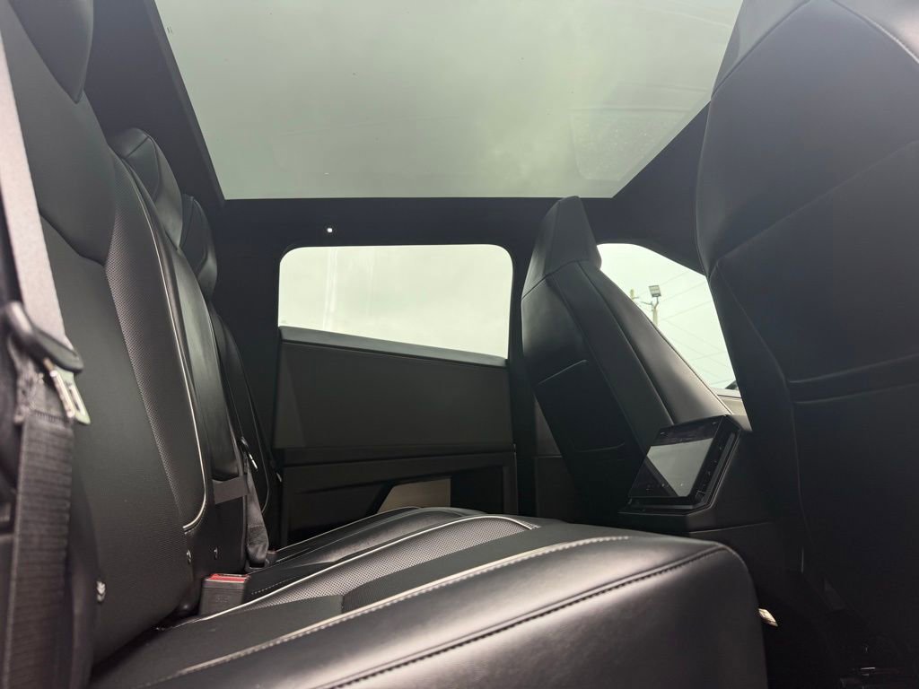 Used 2024 Tesla Cybertruck AWD Crew Cab image 27