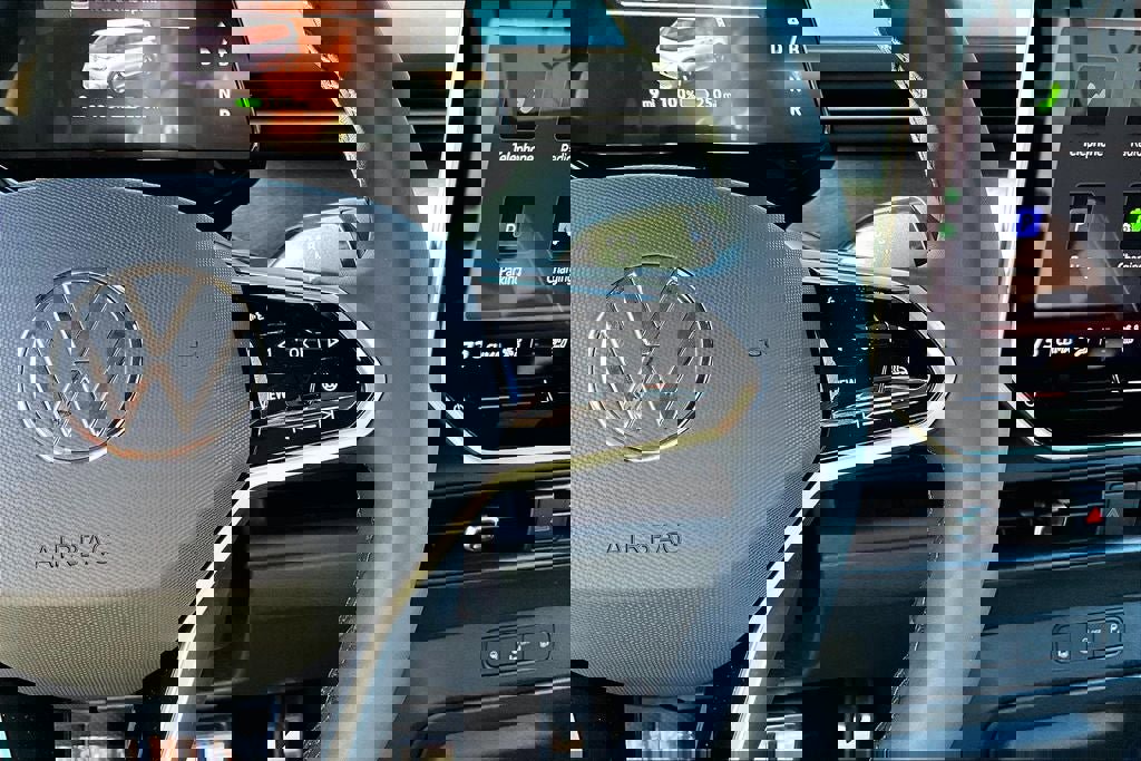 Certified 2025 Volkswagen ID. Buzz Pro S image 23
