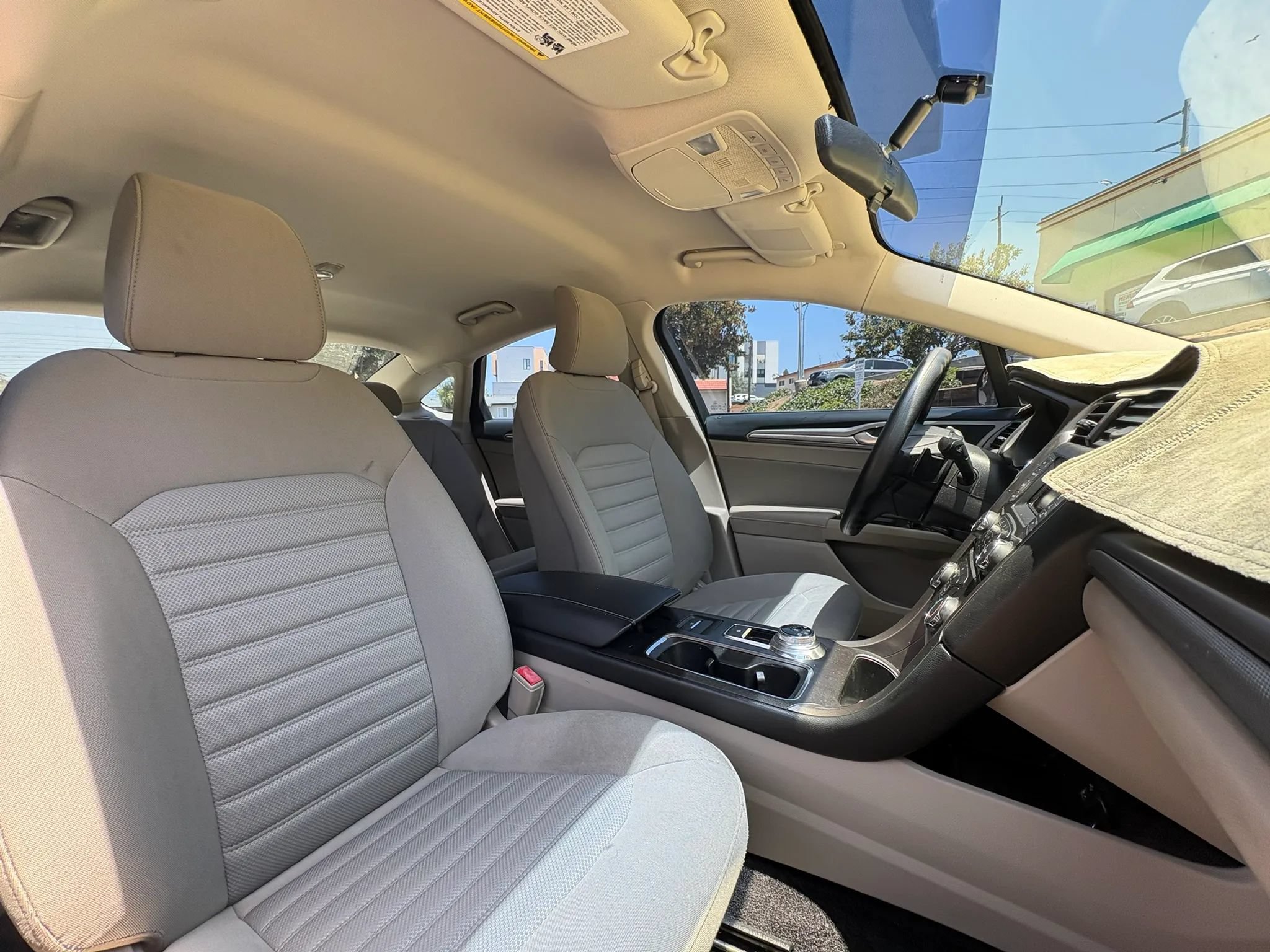 Used 2017 Ford Fusion SE FWD image 18