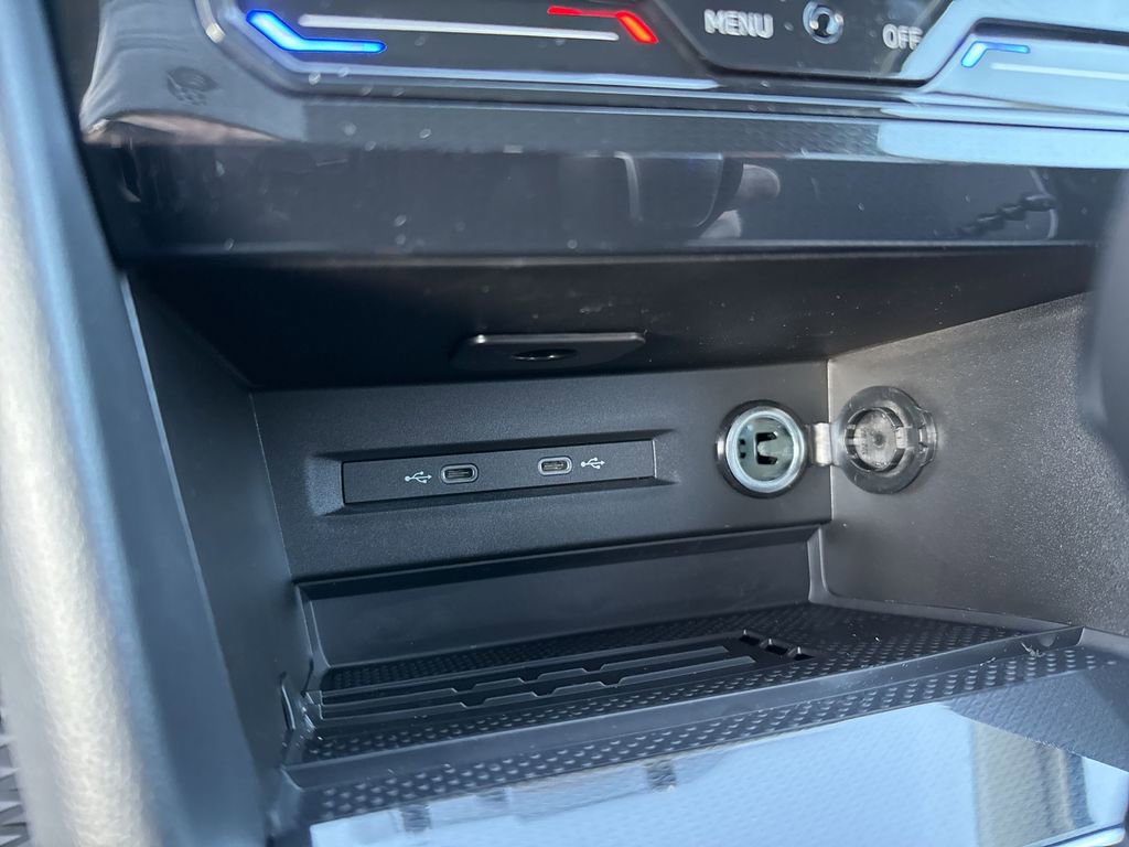 New 2025 Volkswagen Taos SE AWD/4WD image 35