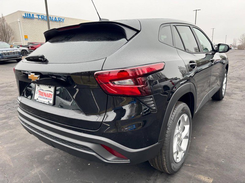 New 2026 Chevrolet Trax LS w/ LS Convenience Package video 3