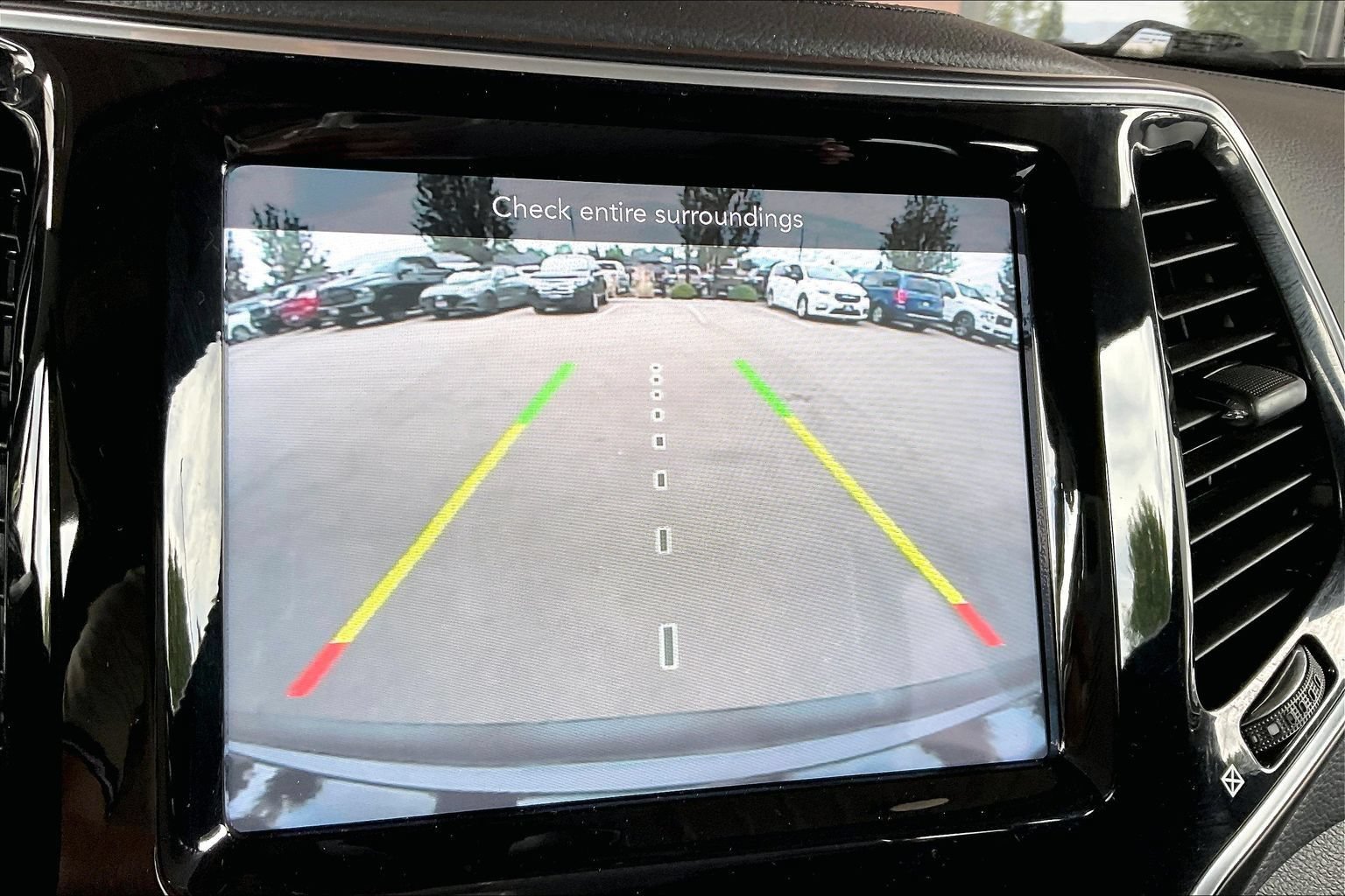 Used 2022 Jeep Cherokee Limited w/ Mopar Interior Package AWD/4WD image 13