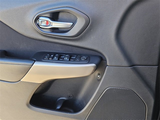 Used 2017 Jeep Cherokee Latitude w/ Comfort/Convenience Group image 24