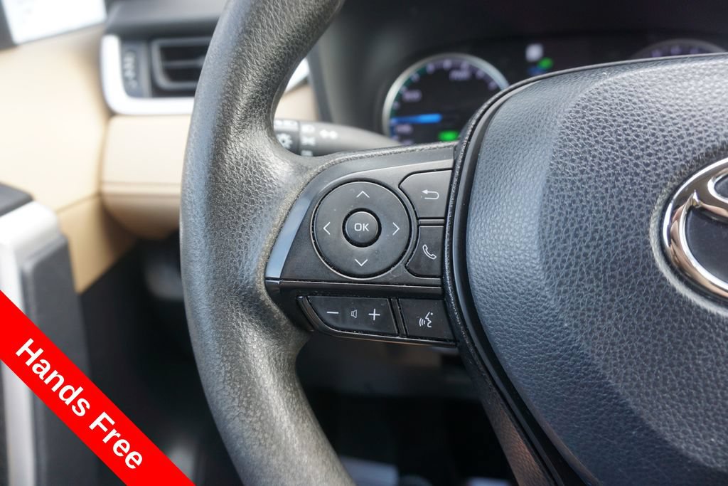 Used 2022 Toyota RAV4 LE AWD/4WD image 4