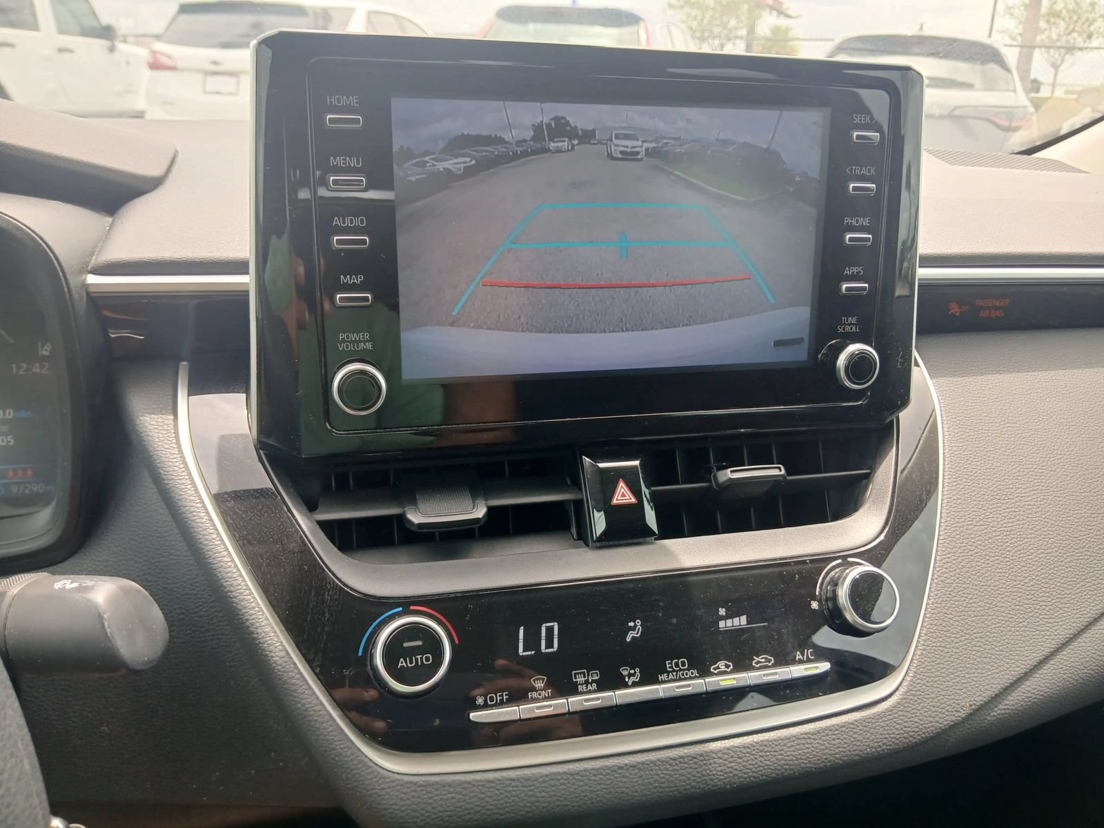 Used 2020 Toyota Corolla LE FWD image 61