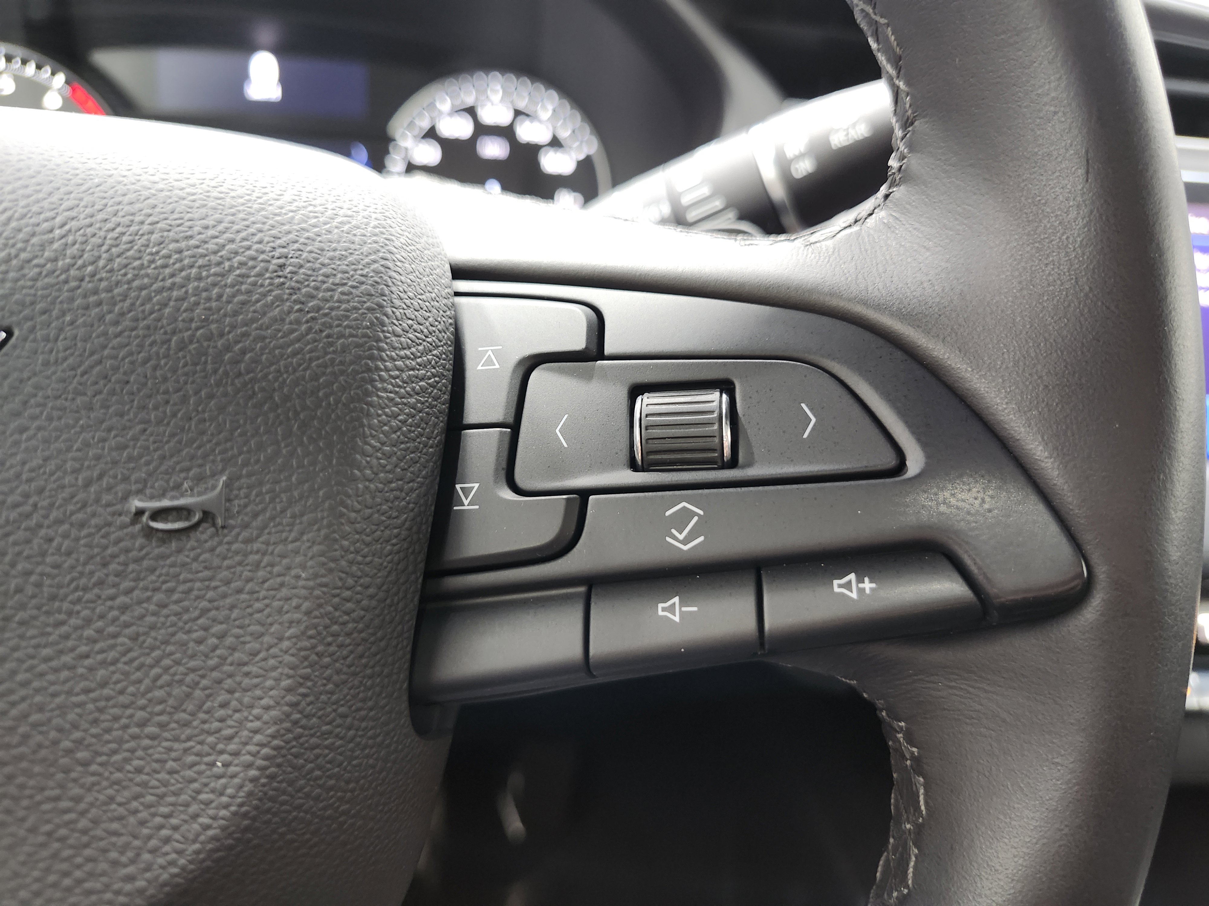 Used 2019 Cadillac XT4 Premium Luxury AWD/4WD image 38