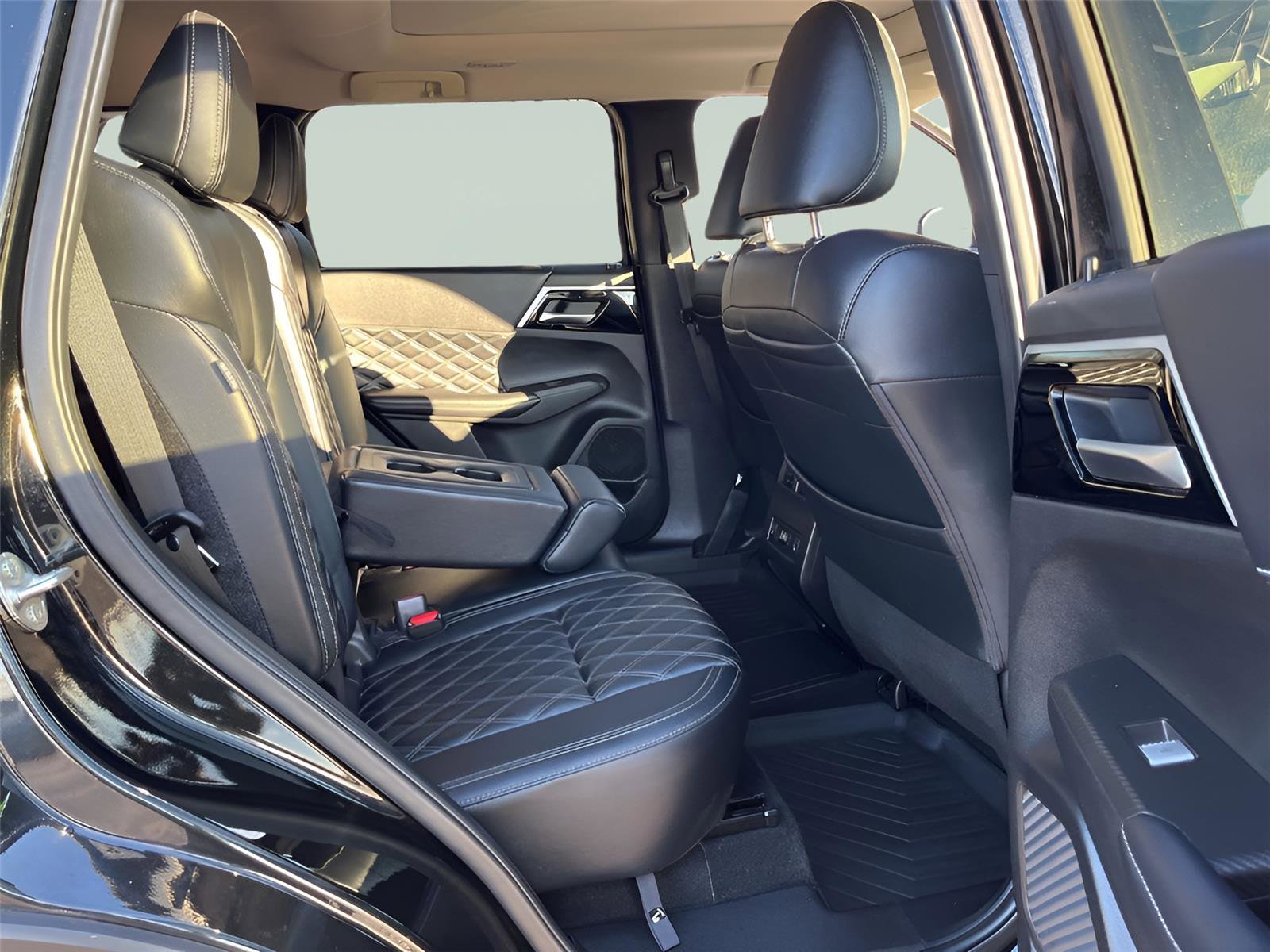 Used 2023 Mitsubishi Outlander SEL image 33