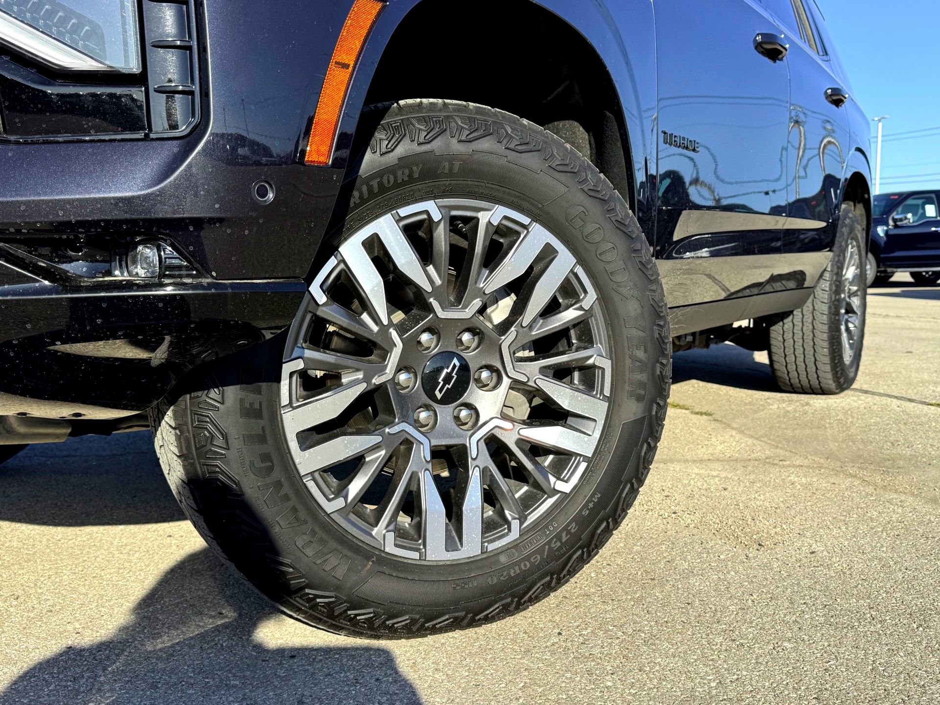 Used 2025 Chevrolet Tahoe Z71 image 2