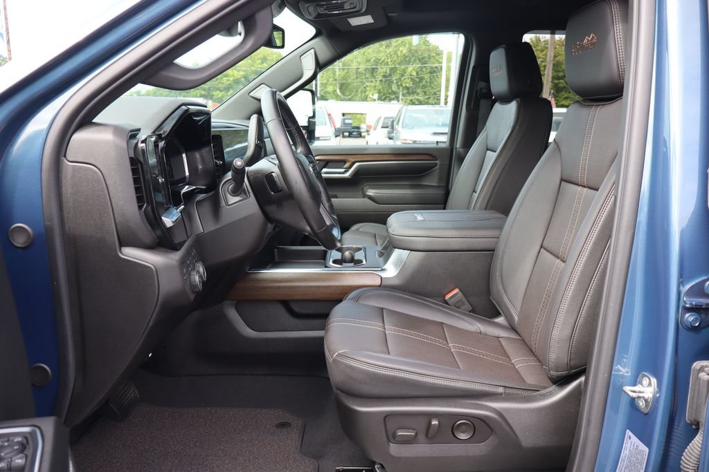 Used 2024 Chevrolet Silverado 2500 High Country w/ Z71 Off-Road Package AWD/4WD image 4