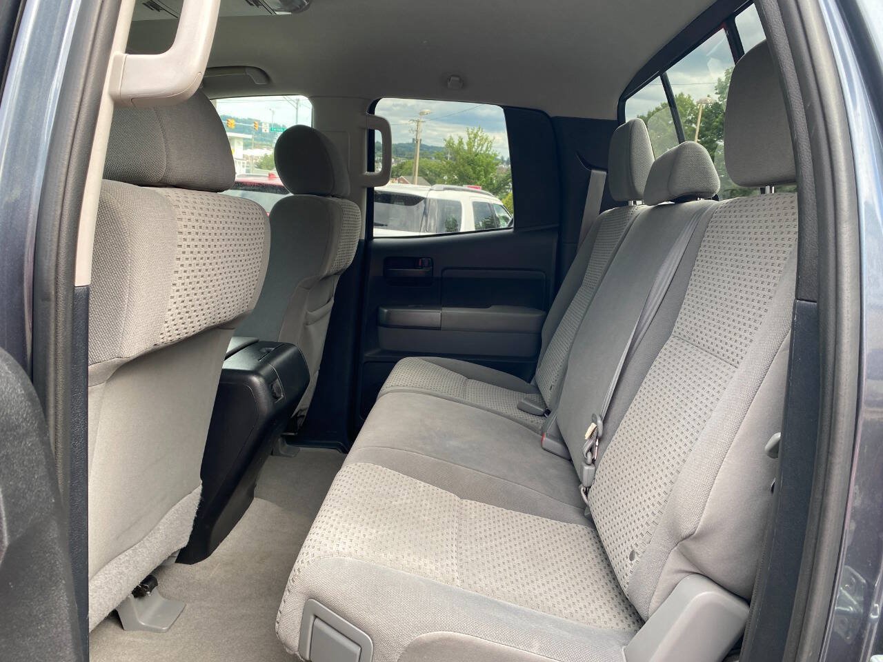 Used 2010 Toyota Tundra 4x4 Double Cab image 21
