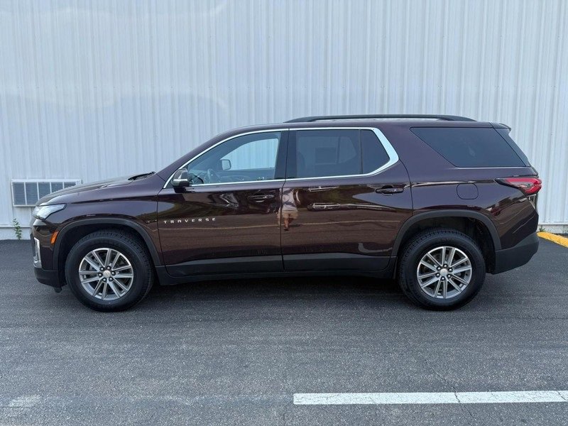 Used 2023 Chevrolet Traverse LT image 2