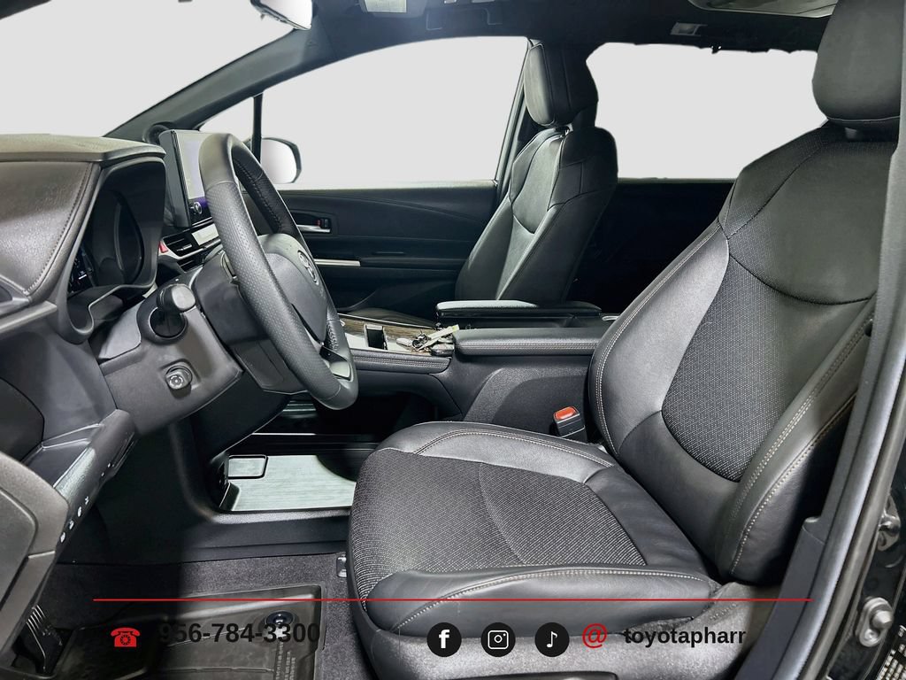 Used 2025 Toyota Sienna Platinum FWD image 20