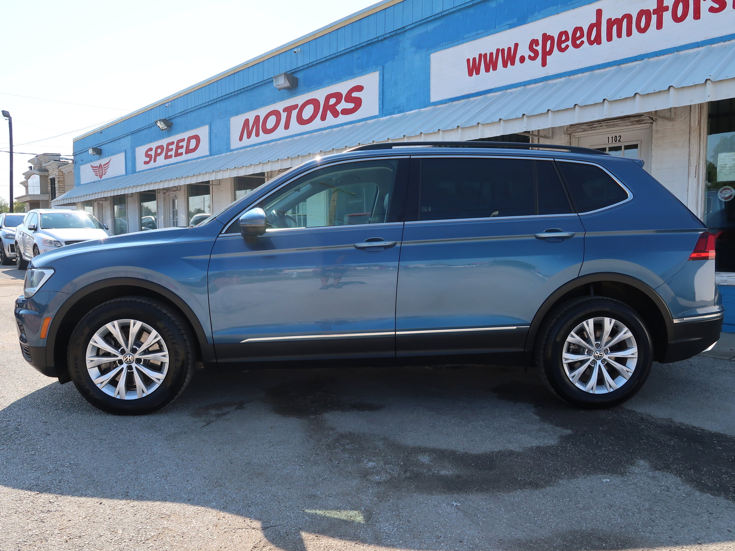 Used 2018 Volkswagen Tiguan SEL image 3