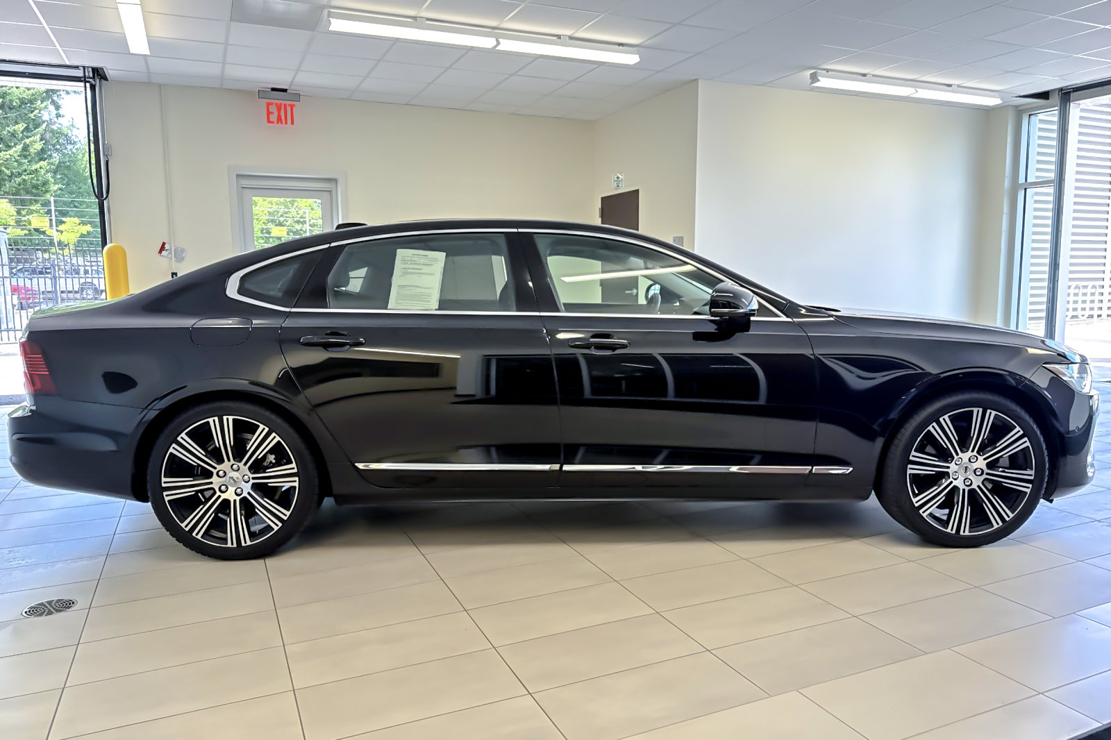 Used 2023 Volvo S90 B6 Plus w/ Protection Package Premier AWD/4WD image 3