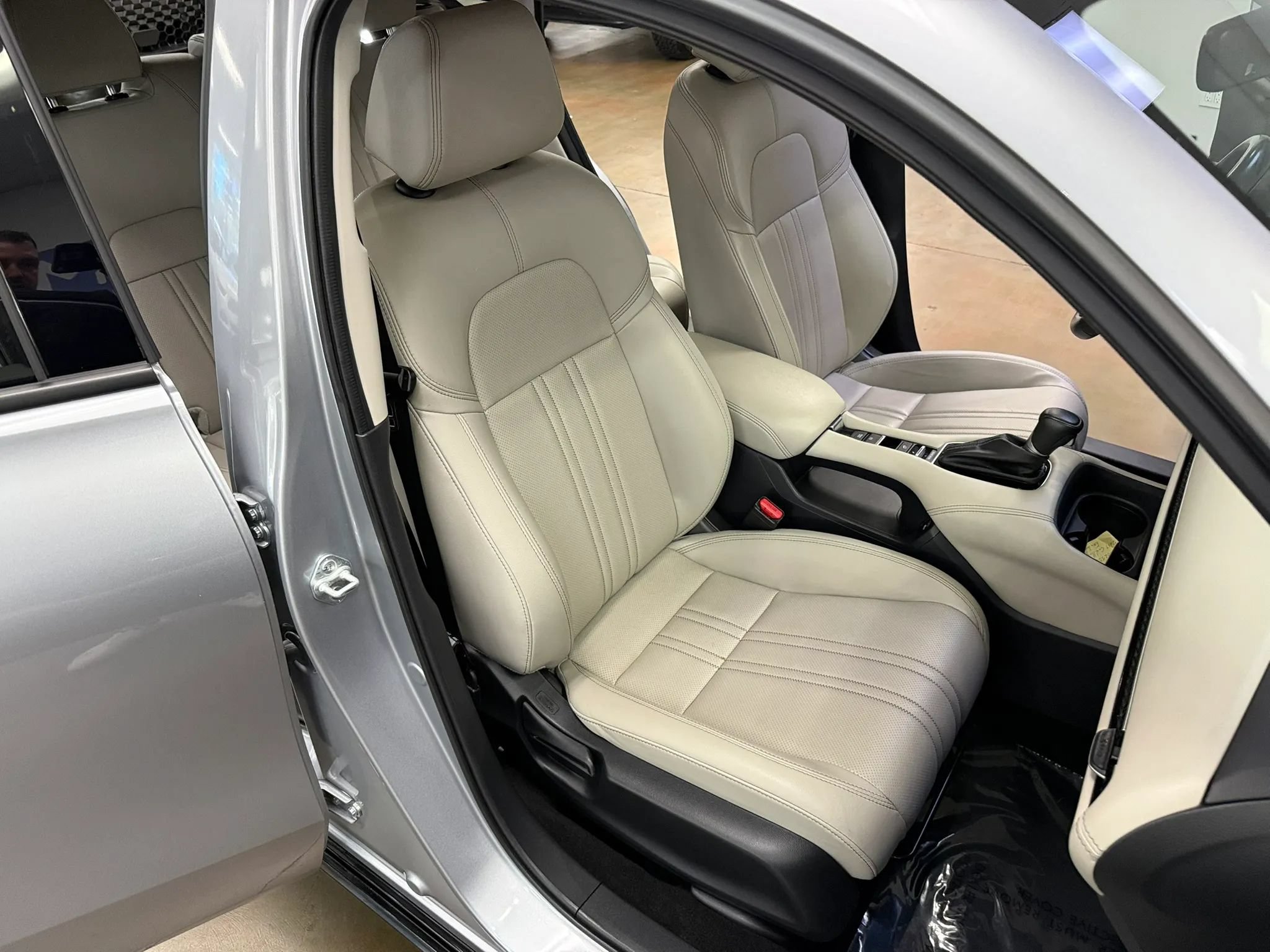 Used 2025 Honda HR-V EX-L image 10