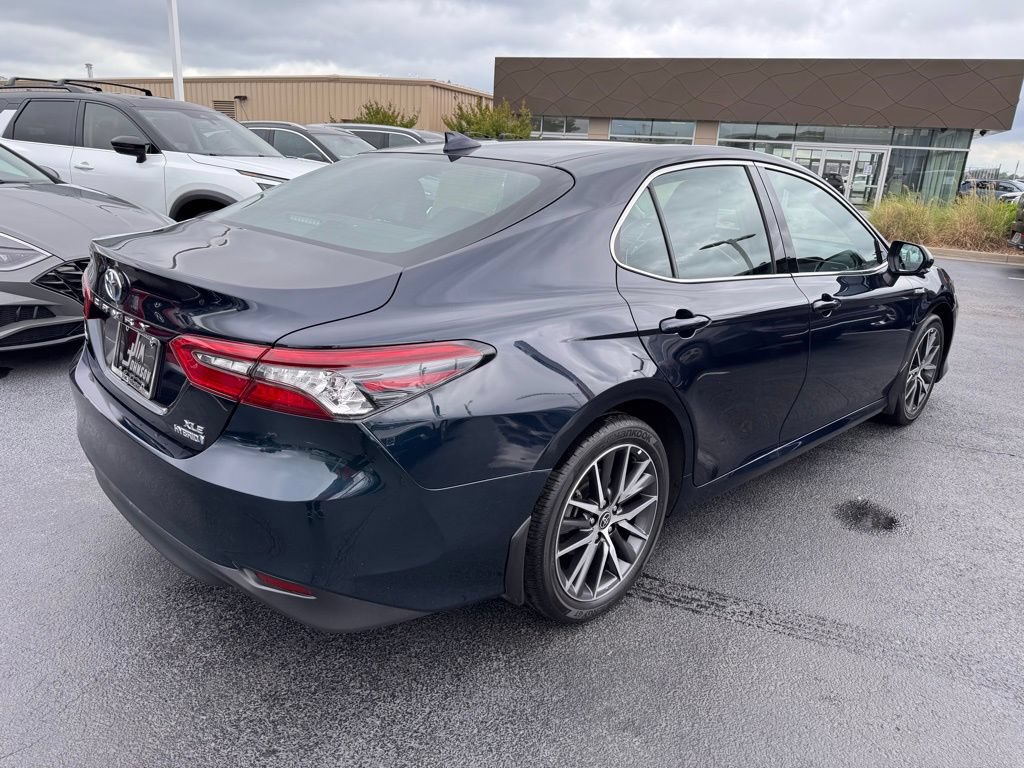 Used 2021 Toyota Camry XLE w/ Navigation Upgrade Package FWD image 5