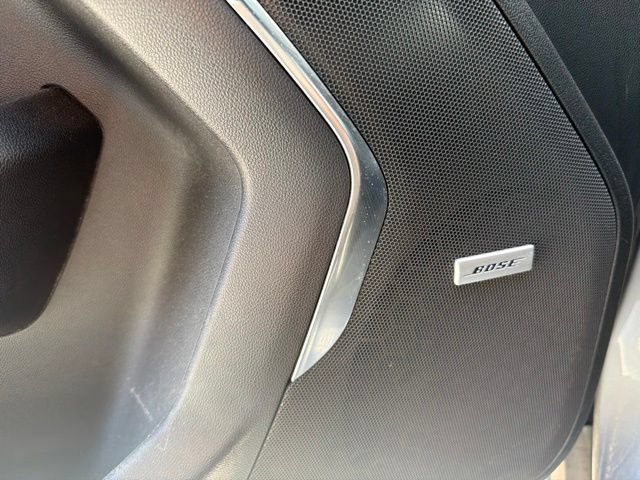 Used 2022 Chevrolet Suburban LT w/ Luxury Package RWD image 16
