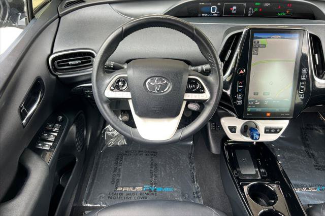 Certified 2017 Toyota Prius Prime Advanced w/ Carpet Mat Package FWD image 14