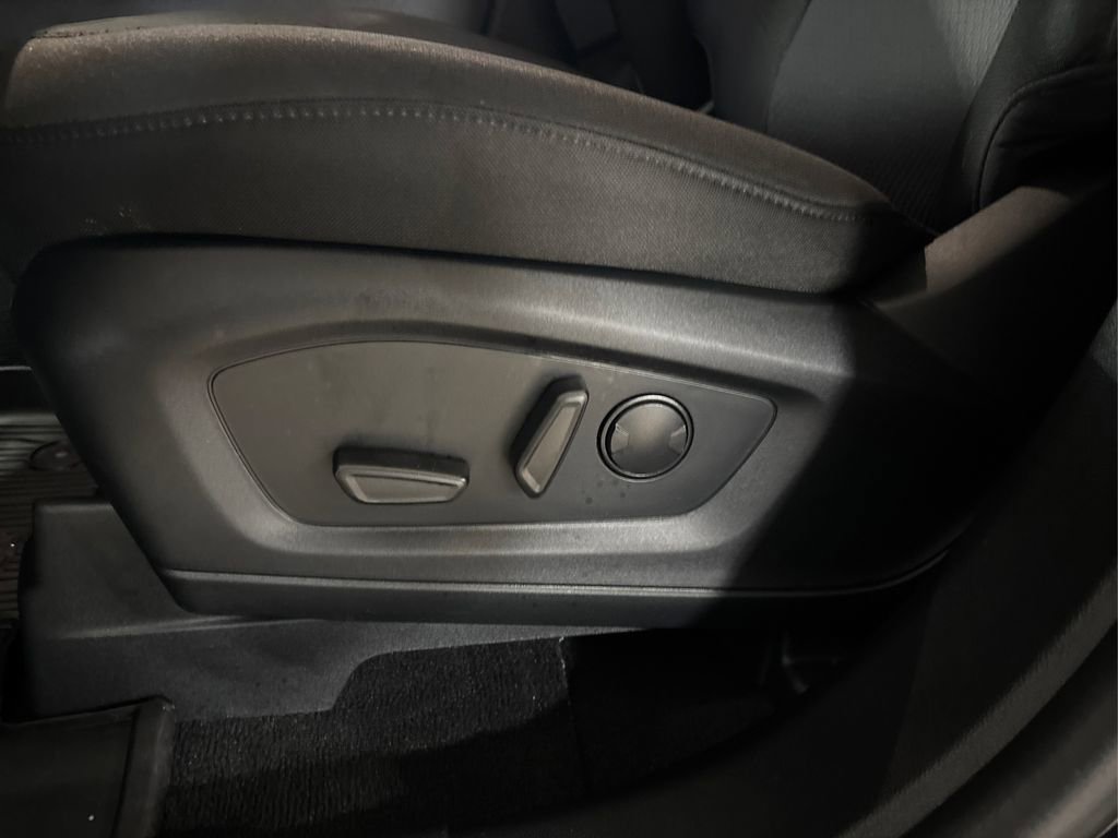 Used 2023 Ford Explorer XLT image 37