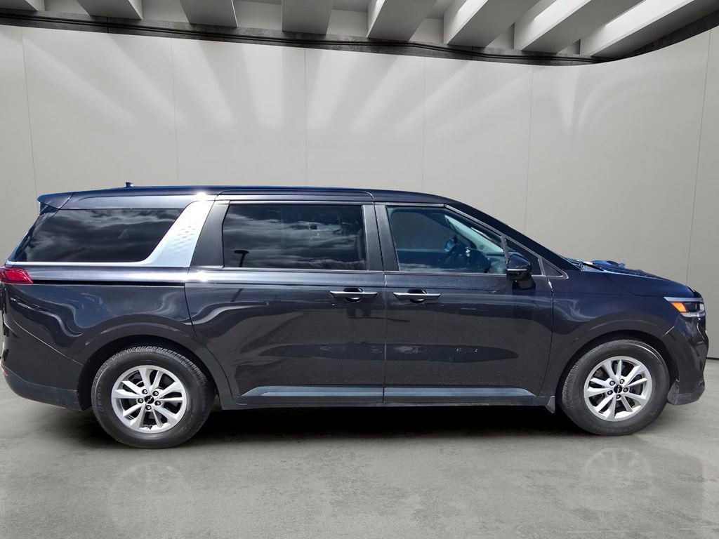 Used 2022 Kia Carnival LX FWD image 12